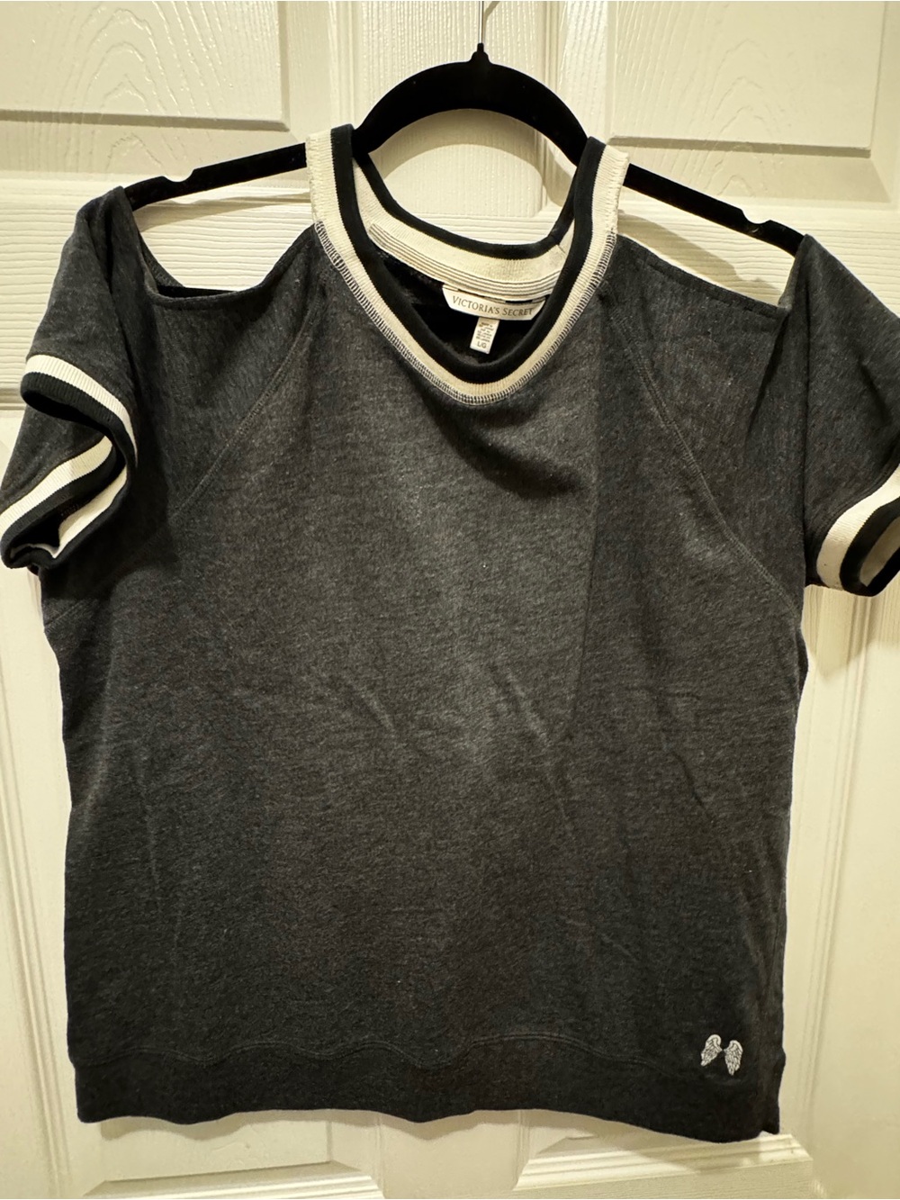 Victoria's Secret Gray Cold-Shoulder Tee with White Trim size L